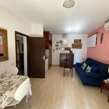 Spacious Apartment, Sea View, Free Parking *